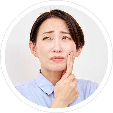 歯の悩みを持つ女性